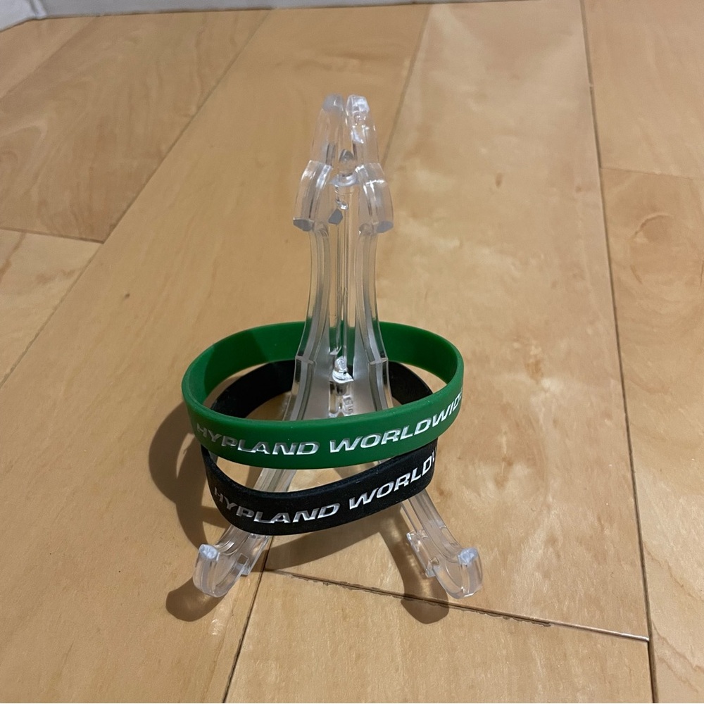 2 hypland stretchy bracelets
